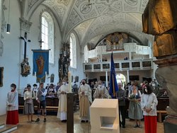Beim Festgottesdienst in der alten Pfarrkirche St. Lorenz